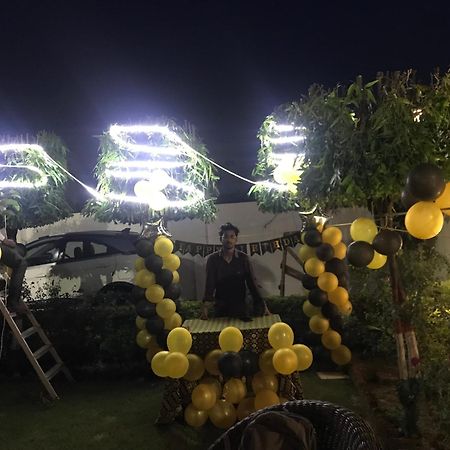 White House Villa Meerut Bagian luar foto