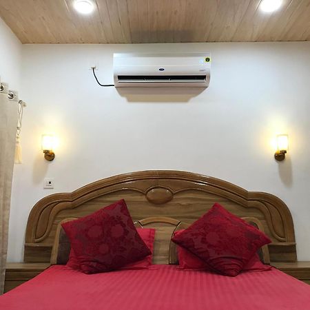 White House Villa Meerut Bagian luar foto