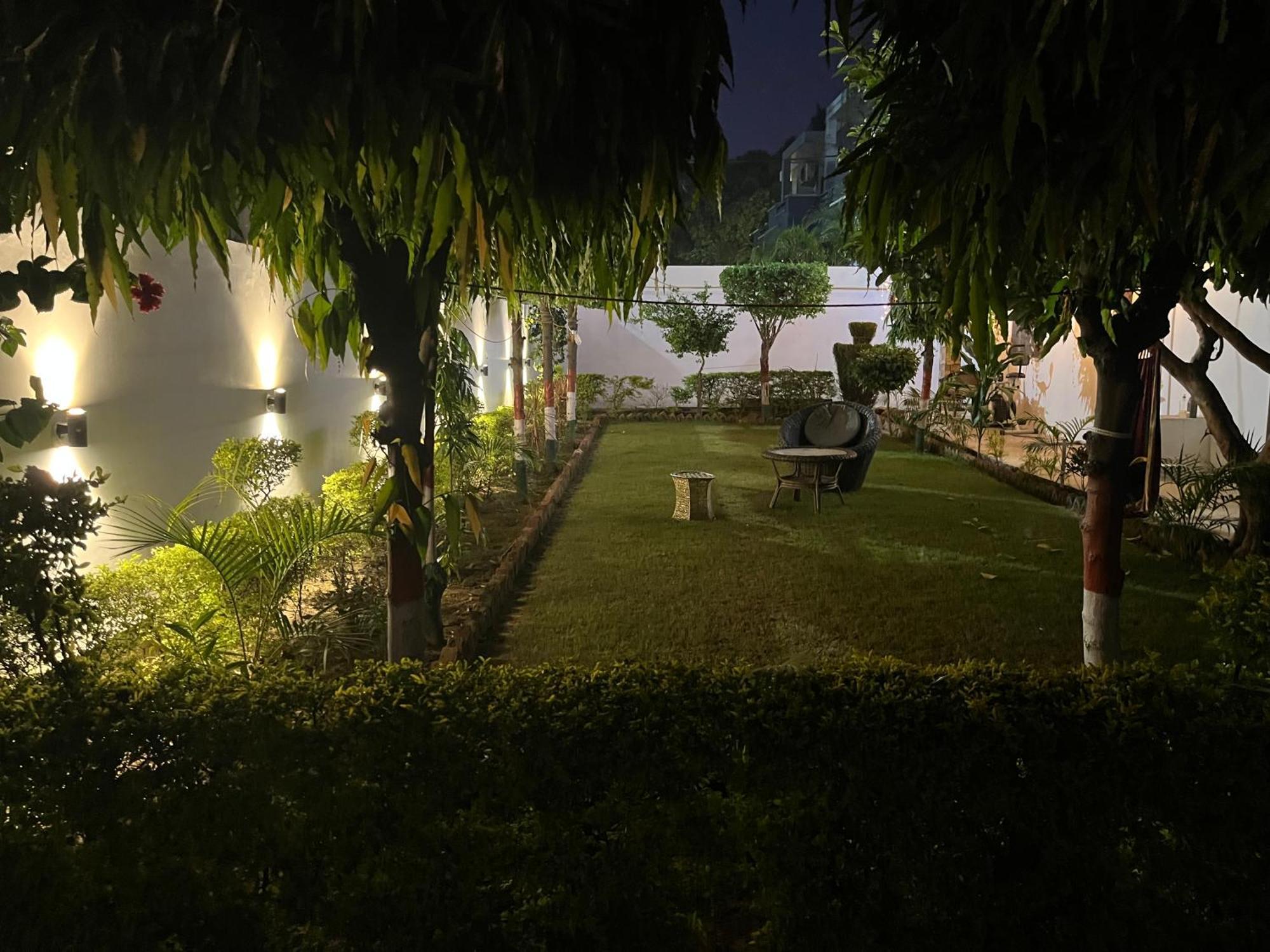 White House Villa Meerut Bagian luar foto