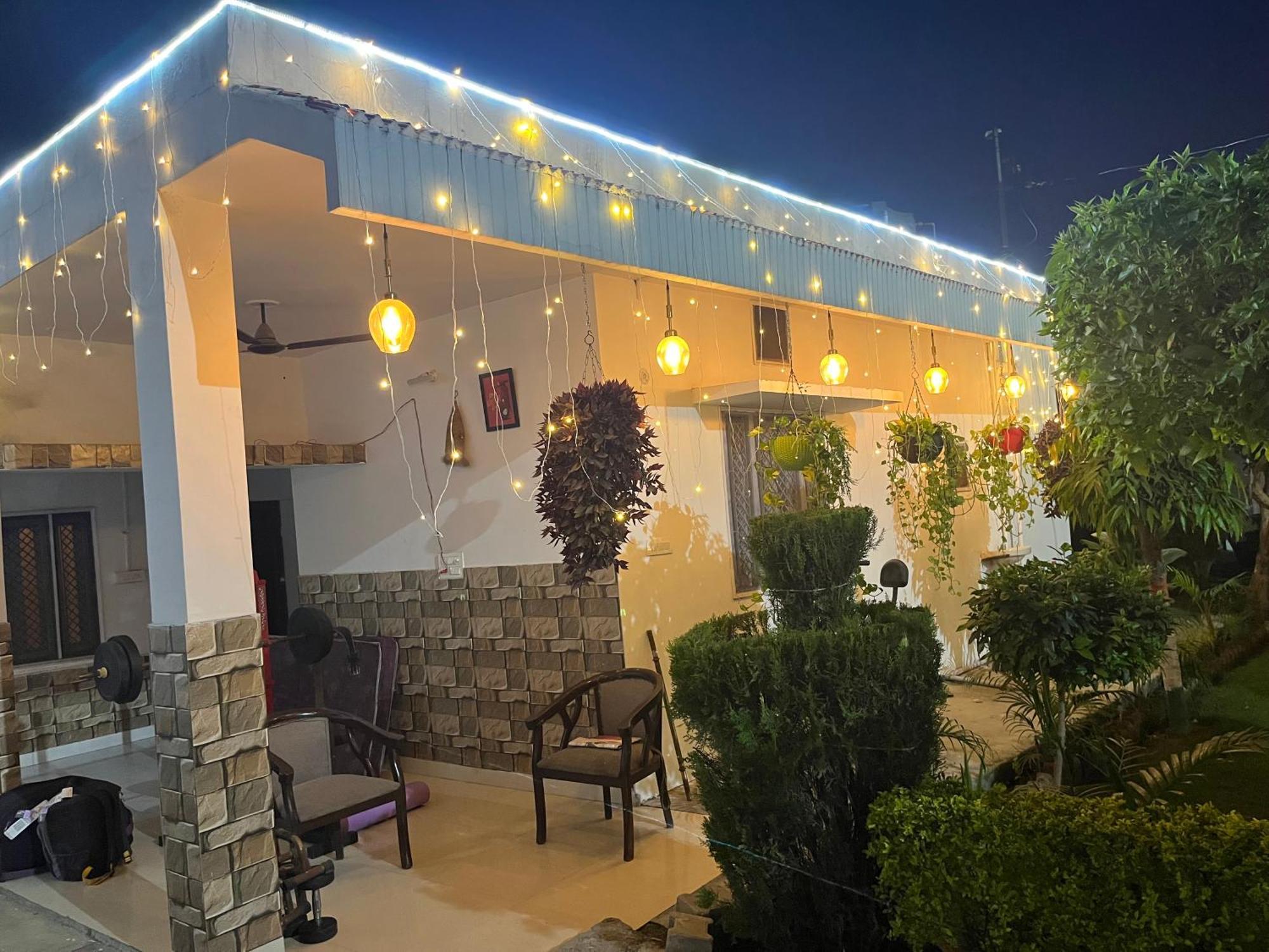 White House Villa Meerut Bagian luar foto